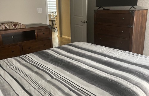 Tierra Oeste House | Discover Comfort Near I-40: Perfect for Families & Pets