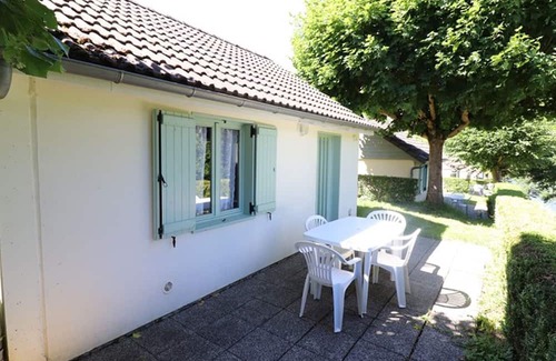 Arnac Cottage | Family-Friendly Gite Arnac: Cozy 1-Bedroom Retreat