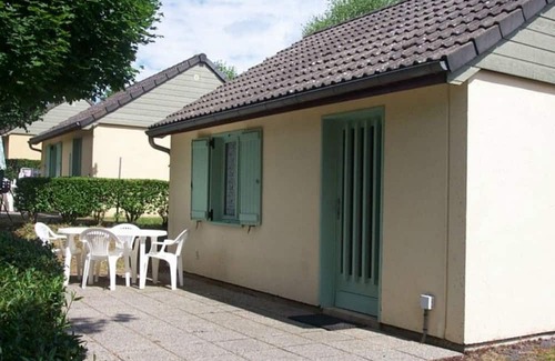 Arnac Cottage | Cozy Gite Arnac: Ideal for Families with Kitchen Access