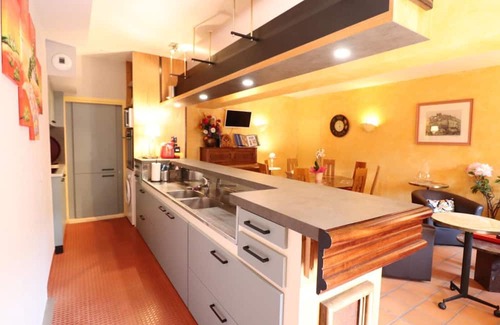 Saint-Flour Cottage | Cozy Gite Saint-Flour: Ideal for Families with Kitchen