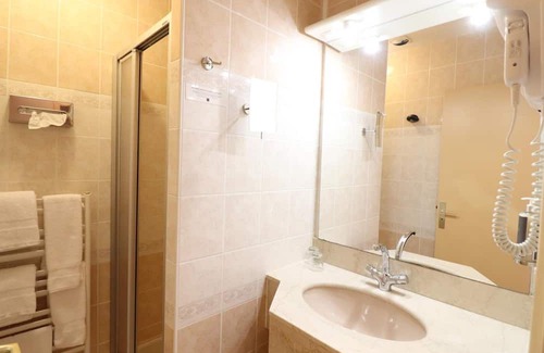 Saint-Flour Cottage | Cozy Gite Saint-Flour: Ideal for Families with Kitchen