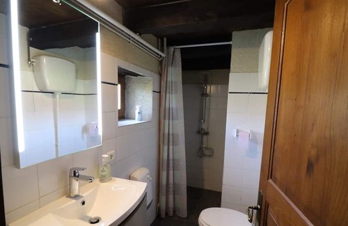 Maurs Cottage | Cozy Gite Maurs with Fireplace, Perfect for Families