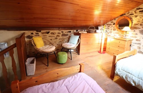 Maurs Cottage | Cozy Gite Maurs with Fireplace, Perfect for Families