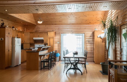 Blue Sea Cottage | Pet Friendly Waterfront Cottage with Hot Tub & Sauna