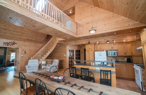 Blue Sea Cottage | Pet Friendly Waterfront Cottage with Hot Tub & Sauna