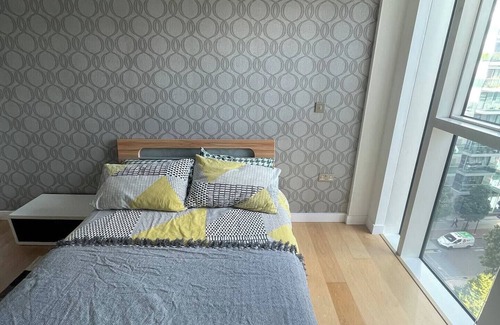 Woodberry Down Apartment | Bright 2BD Flat with Private Balcony in Manor House