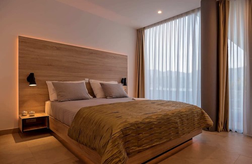 Cove Tri Zala (Zrnovo) Villa | Elegant Villa Overlooking the Adriatic Sea with Pool