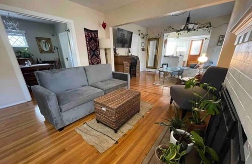 Rose City Park Bed & Breakfast | Charming Craftsman Retreat in a Family-Friendly Area