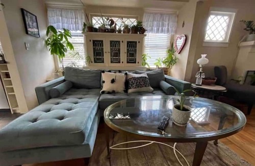 Rose City Park Bed & Breakfast | Charming Craftsman Retreat in a Family-Friendly Area