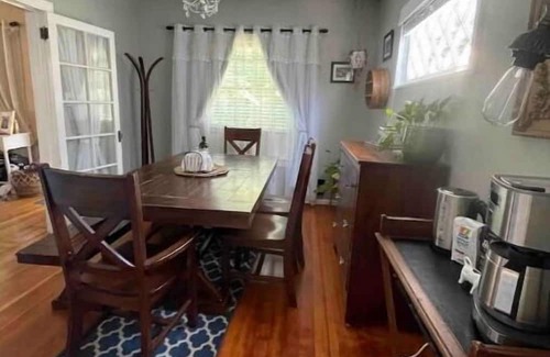 Rose City Park Bed & Breakfast | Charming Craftsman Retreat in a Family-Friendly Area