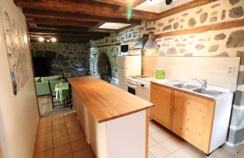 Sainte-Eulalie Cottage | Comfortable Gite Sainte-Eulalie with 3 Bedrooms & Spa