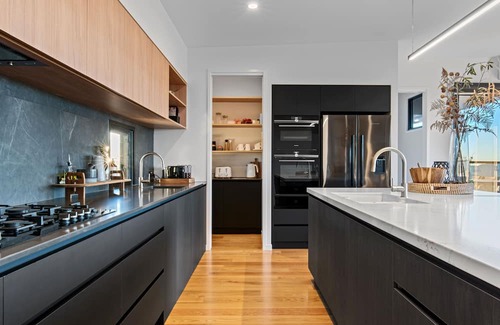 Booroobin Cabin | The Ridge at Maleny - The Deluxe Residence