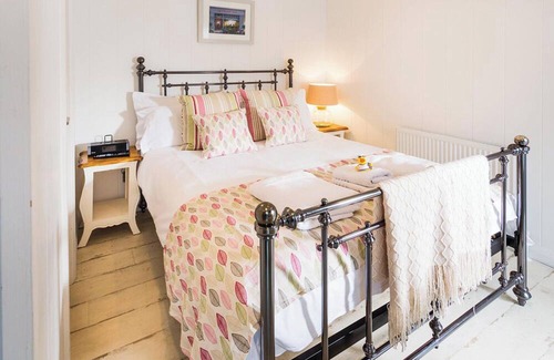 Hele Cabin | 1 bedroom accommodation in Hele Bay, Ilfracombe