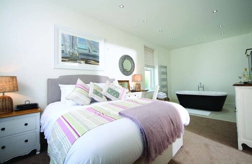 Hele Cabin | 1 bedroom accommodation in Hele Bay, Ilfracombe