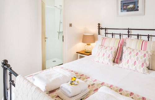 Hele Cabin | 1 bedroom accommodation in Hele Bay, Ilfracombe