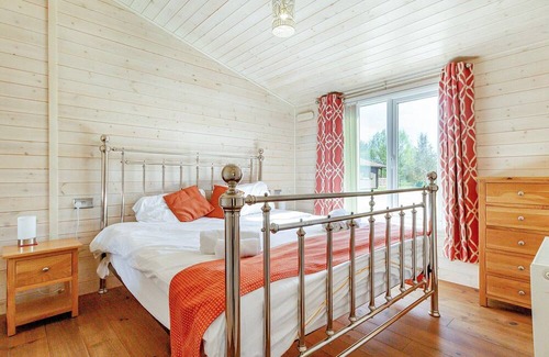 Scunthorpe Cabin | Inviting One-Bedroom Lodge with Kitchen & Child-Friendly Space