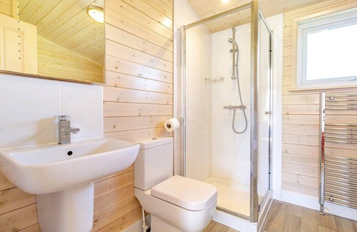 Scunthorpe Cabin | Inviting One-Bedroom Lodge with Kitchen & Child-Friendly Space