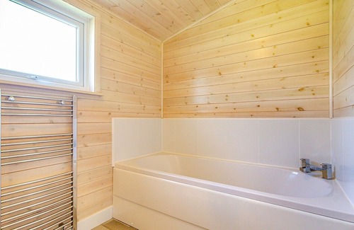 Scunthorpe Cabin | Inviting One-Bedroom Lodge with Kitchen & Child-Friendly Space