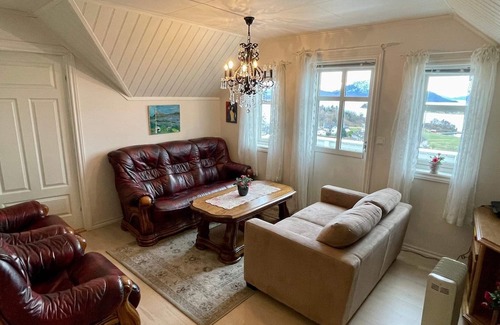 Kvinnherad House | Oceanfront Holiday Home for 6 in Beautiful Sæbøvik