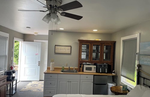 Circleville House | Tranquil Oasis with Pool & Breakfast in Middletown NY