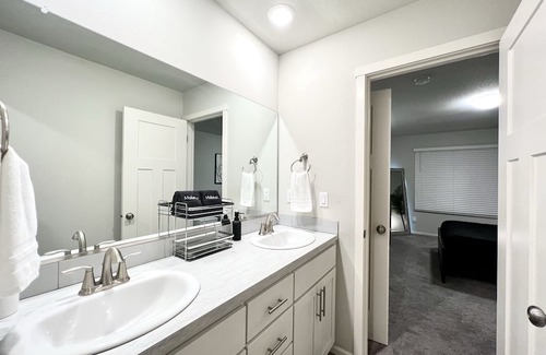 Forest Grove House | Pet-Friendly WFH Zen Den: Guest Rated 9.6 Near McMenamins