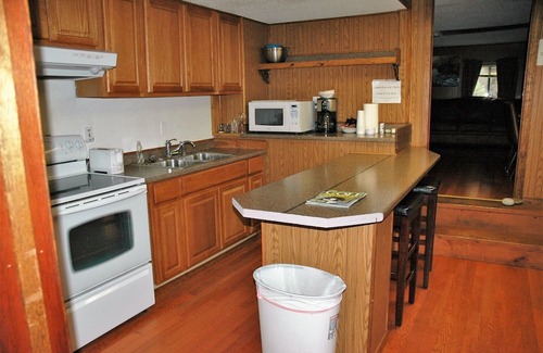 Kenai Peninsula Cabin | Cozy Gwin's Lodge Upper Alder Cottage #14 for Family Getaways