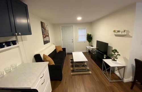 East Windsor House | Cozy Tiny Home with Pet-Friendly Amenities Near Disney