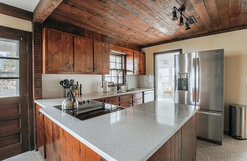 Waynesboro House | The Farmhouse at Wellington: Waynesboro, Sleeps 12
