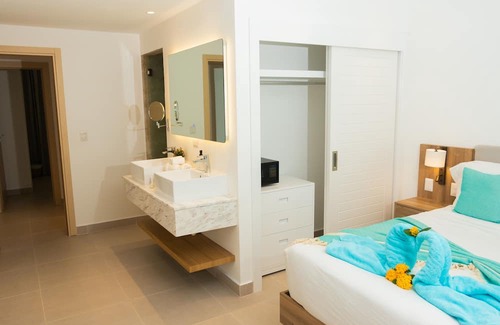 El Cortecito Apartment | Cozy 2 BR Apartment Steps from the Ocean with Pool Access