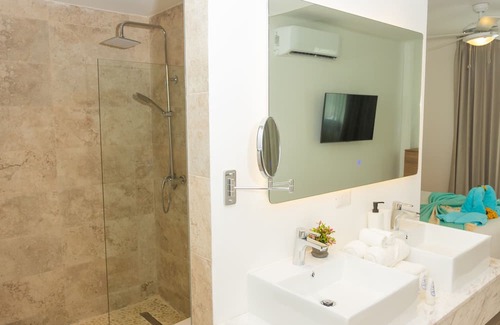 El Cortecito Apartment | Cozy 2 BR Apartment Steps from the Ocean with Pool Access