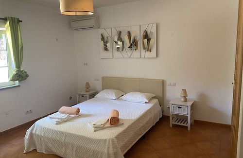 Calicos Villa | Villa Colibri: Heated Pool, Ocean View & Cinema Experience