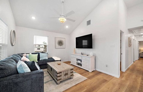 Surfside Beach House | Surfs Up-Walk to Beach- Everything 100% New!