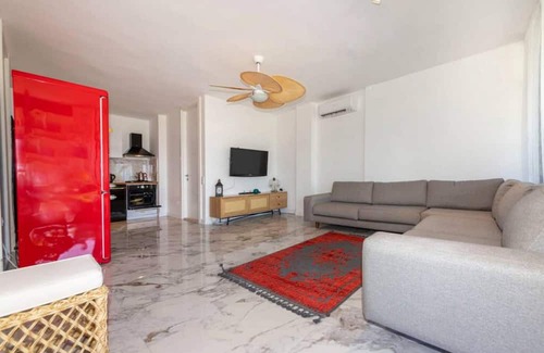 Meselik Apartment | Pleasant Home with Shared Pool in Bodrum