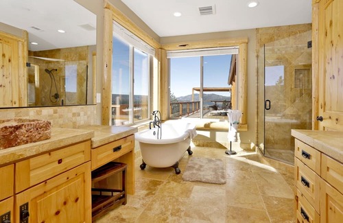 Castle Glen Estates Cabin | Comfortable 7 Bedroom Golden Oak Log Cabin with Pool