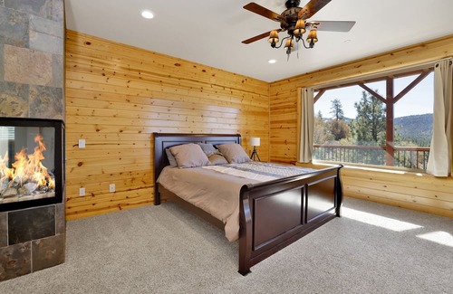 Castle Glen Estates Cabin | Comfortable 7 Bedroom Golden Oak Log Cabin with Pool