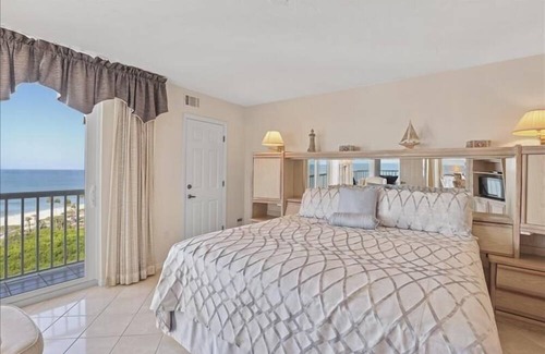 Park Shore Condo | Family-Friendly Escape at The Club at Naples Cay 902