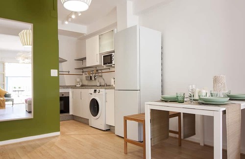 Centro Apartment | Family-Friendly Apartment in Málaga with Kitchen Access