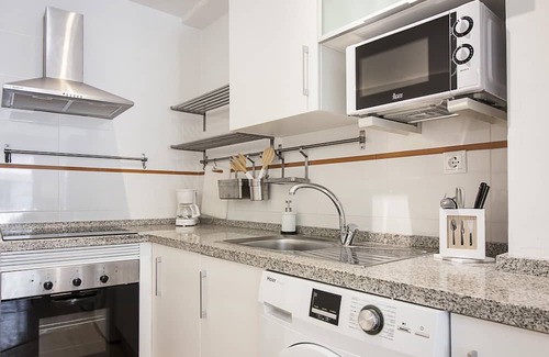Centro Apartment | Family-Friendly Apartment in Málaga with Kitchen Access