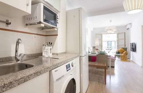 Centro Apartment | Family-Friendly Apartment in Málaga with Kitchen Access