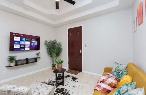 Edinburg Apartment | Trendy Designer Apartment with Kitchen & Pet-Friendly Options
