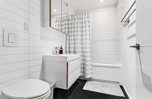 Chinatown Apartment | Experience The Zen Loft: Rooftop Bliss with City Views