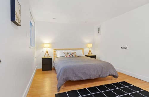 Grandview-Woodland Apartment | Serene Studio Escape with Private Entrance & Family Amenities