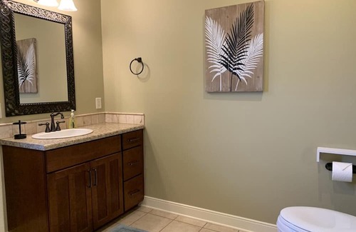 Selah House | Relax in Lookout View Suite: Family-Friendly Retreat