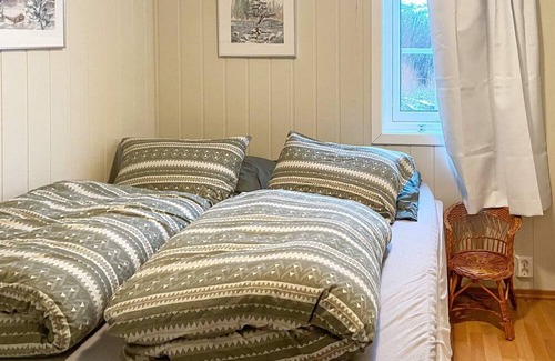 Bomlo House | Cozy Holiday Home for 4 with Oceanfront Views in FINNÅS
