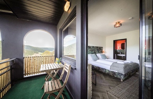Huzenbach House | Ideal Workation House for Groups with Private Pool Access