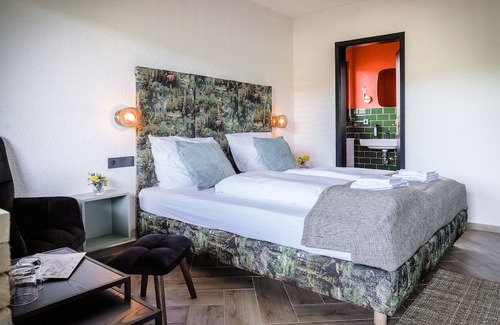 Huzenbach House | Ideal Workation House for Groups with Private Pool Access
