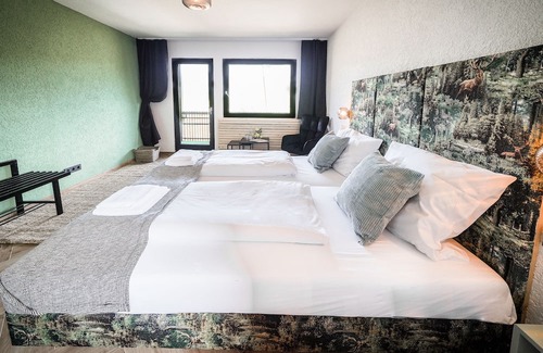 Huzenbach House | Ideal Workation House for Groups with Private Pool Access