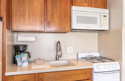 Waikiki Condo | Waikiki Shore - Breathtaking Ocean Views & Family-Friendly Amenities