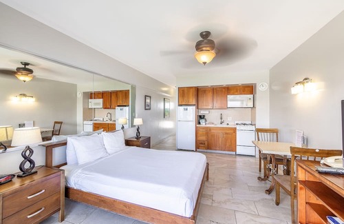Waikiki Condo | Waikiki Shore - Breathtaking Ocean Views & Family-Friendly Amenities