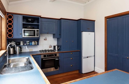 New Plymouth Villa | Villa on Courtenay - Enjoy Child-Friendly Comfort Near CBD